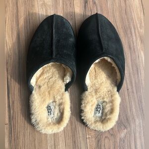 UGG Scuff Men's Slipper, Size 10- Black